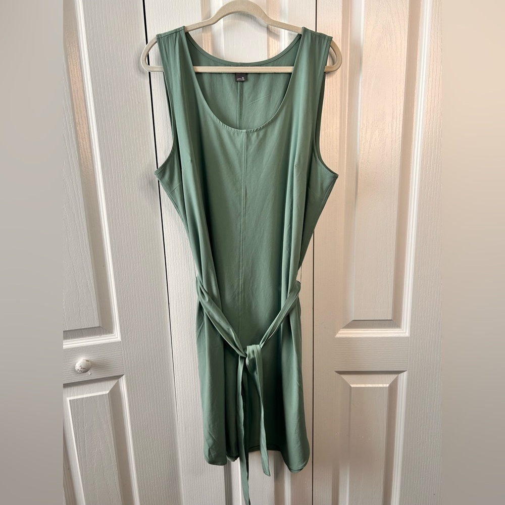 Eddie Bauer Women’s Seafoam Sleeveless Belted Knee Length Dress XL Lightweight‎